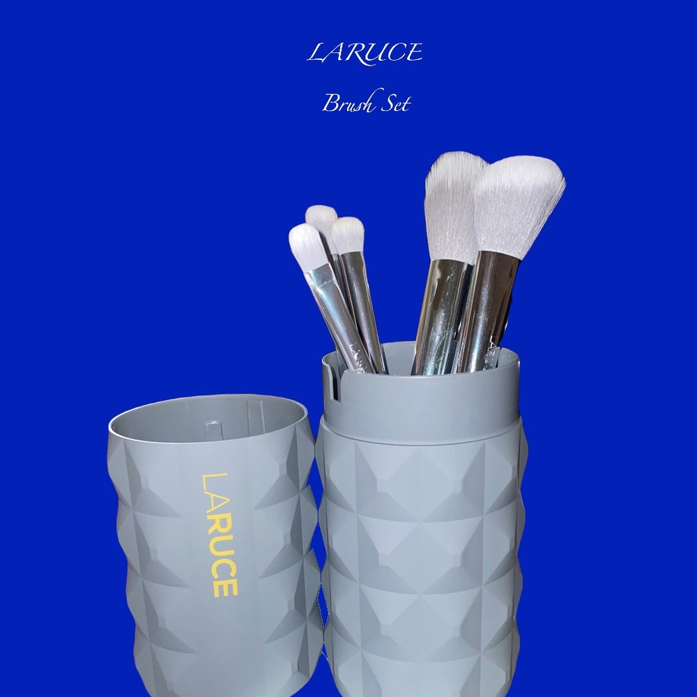 LARUCE BEAUTY The Christine Brush Set
